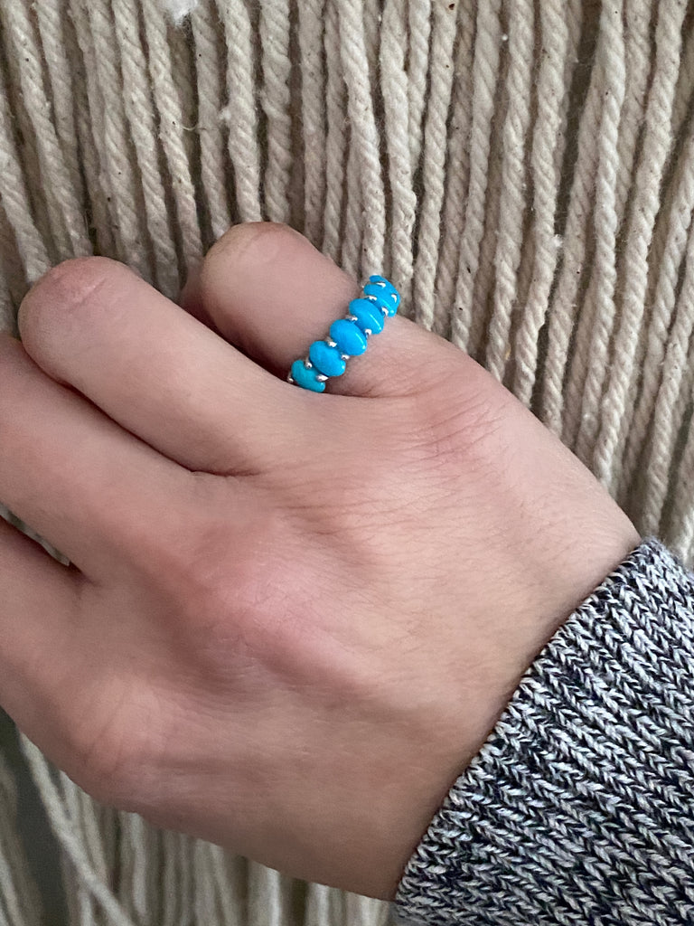 Worn on the pinky. Less turquoise stones means it's less chunky. 